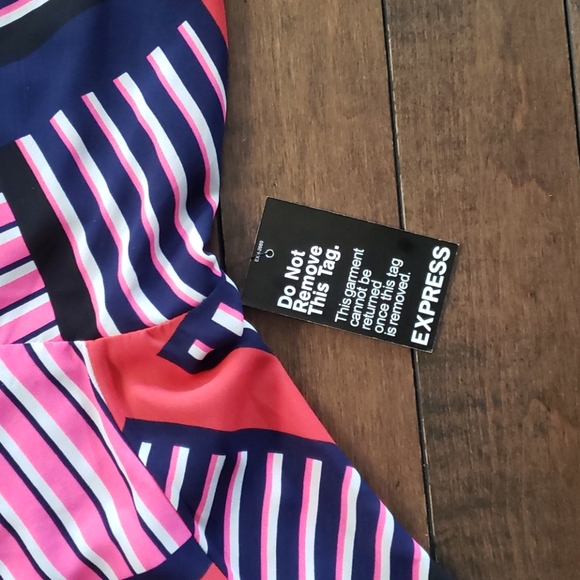 NWT Express red and blue romper. Size 8 - Picture 3 of 10